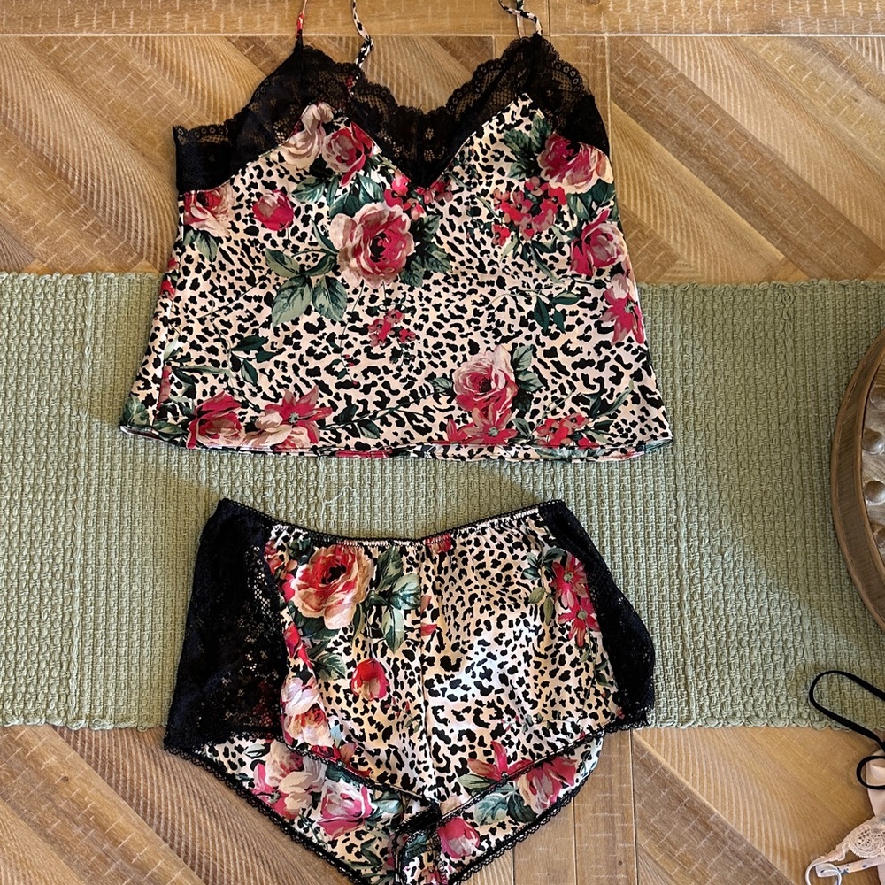 Floral and Leopard Print Women's Pajama Set with Lace Trim